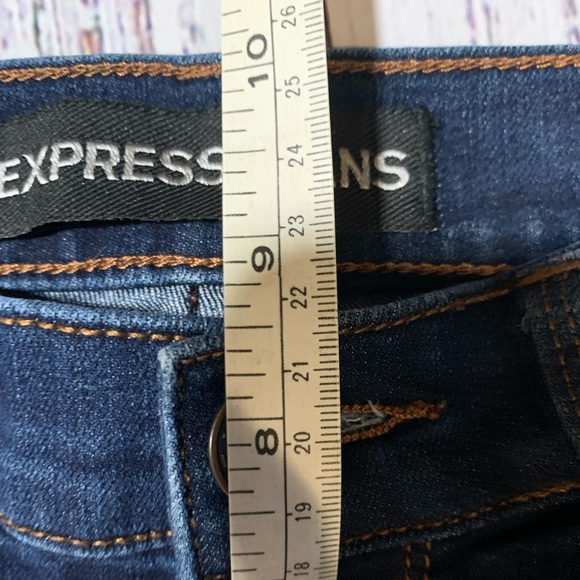 Express jeans. Skinny Mia mid rise. Size 2R. - Picture 6 of 8